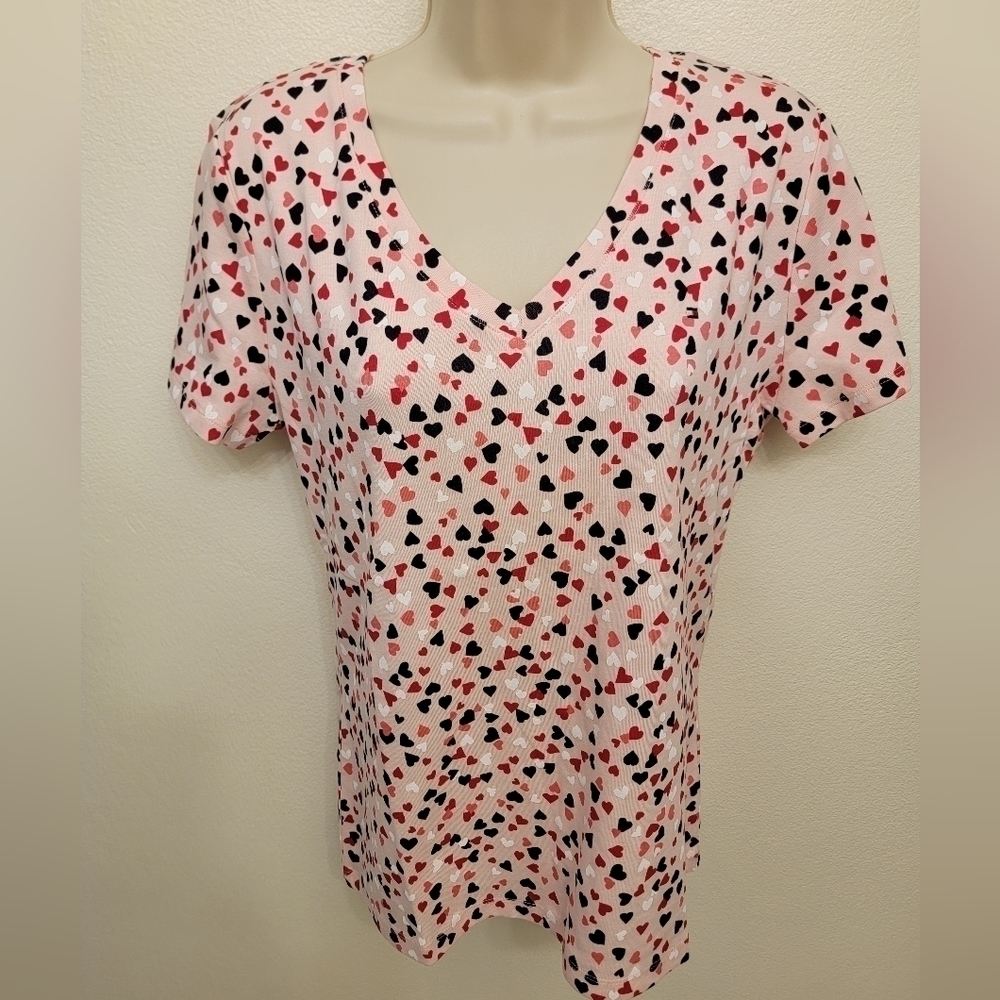NWT Tommy Hilfiger Short Sleeve V-Neck Top with Mini Hearts